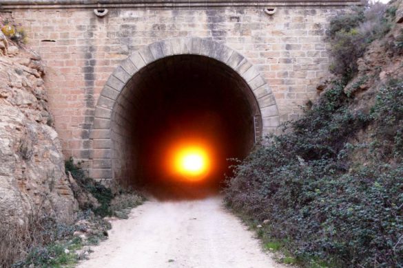 El túnel de Valdealgorfa (Teruel), por donde cruza el sol cada equinoccio