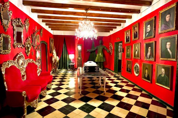 Wonderland, el museo de Michael Jackson en una casa de Lleida