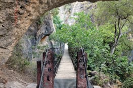 Cahorros de Monachil, entre puentes colgantes y montañas