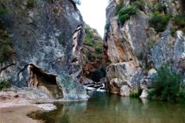 Ruta del agua de Chelva: monumentos, cascadas y una piscina natural